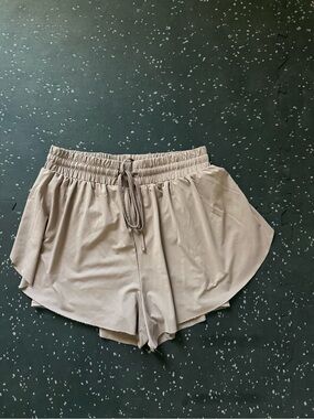 Women’s Athletic Drawstring Shorts in Light Taupe